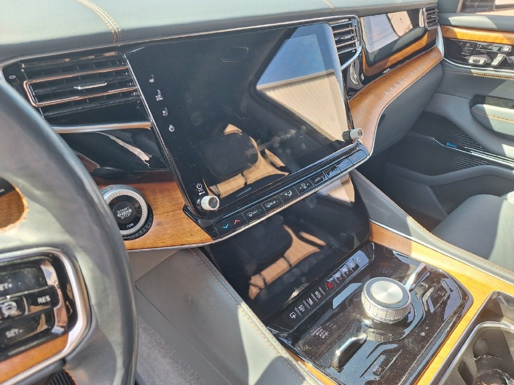 2022 Jeep Grand Wagoneer Series III