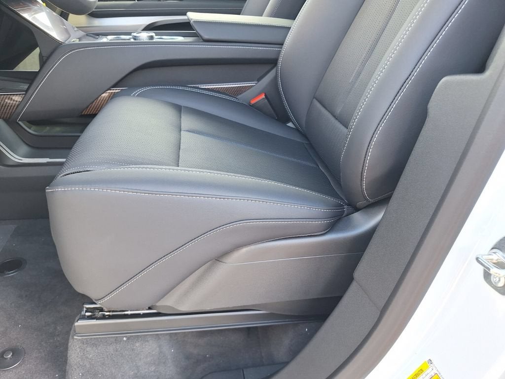 2027 Cadillac VISTIQ Luxury
