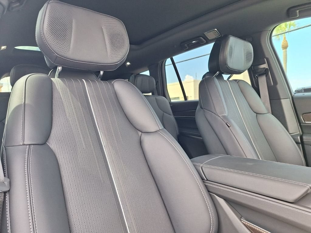 2027 Cadillac VISTIQ Luxury