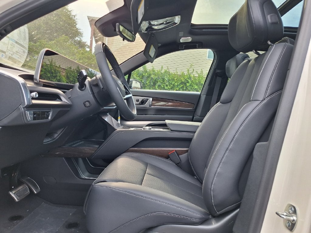 2027 Cadillac VISTIQ Sport
