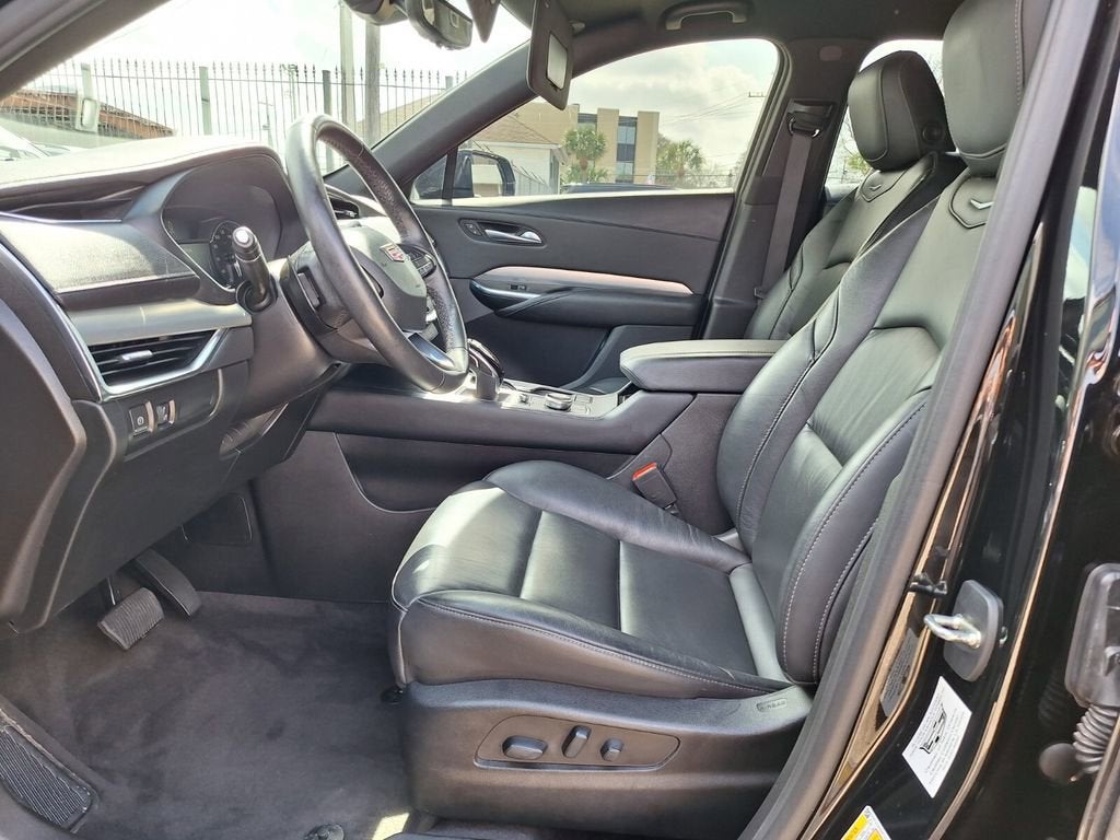 2023 Cadillac XT4 Premium Luxury