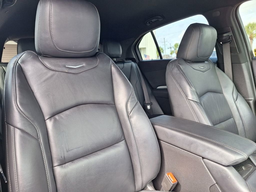 2023 Cadillac XT4 Premium Luxury