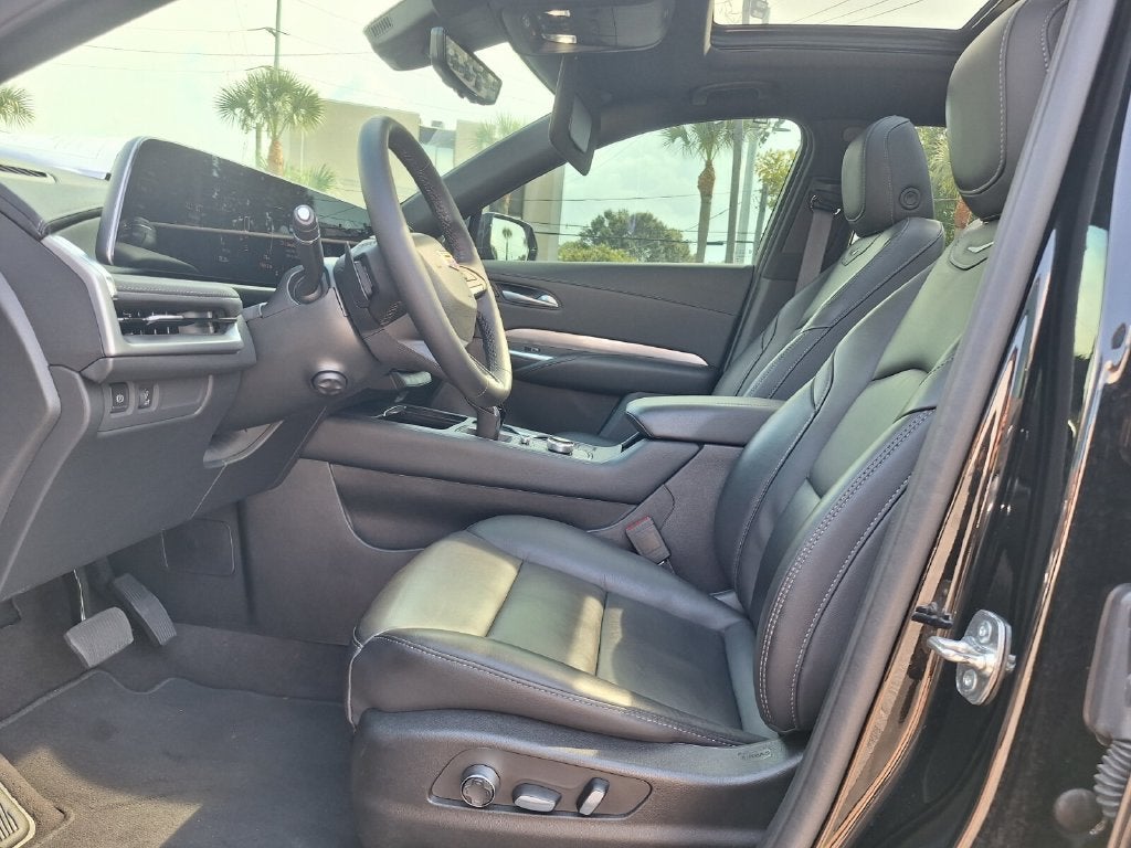 2025 Cadillac XT4 Premium Luxury