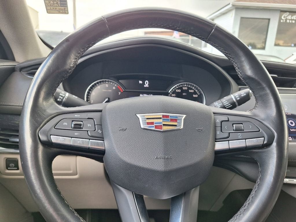 2023 Cadillac XT4 Premium Luxury