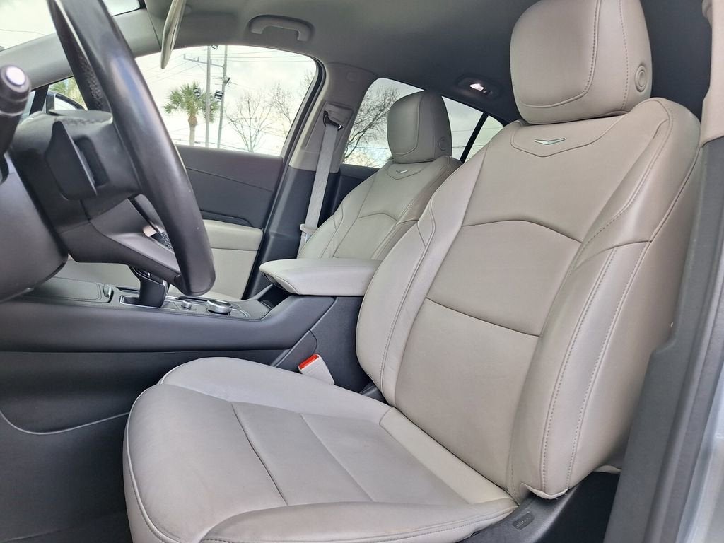 2023 Cadillac XT4 Premium Luxury