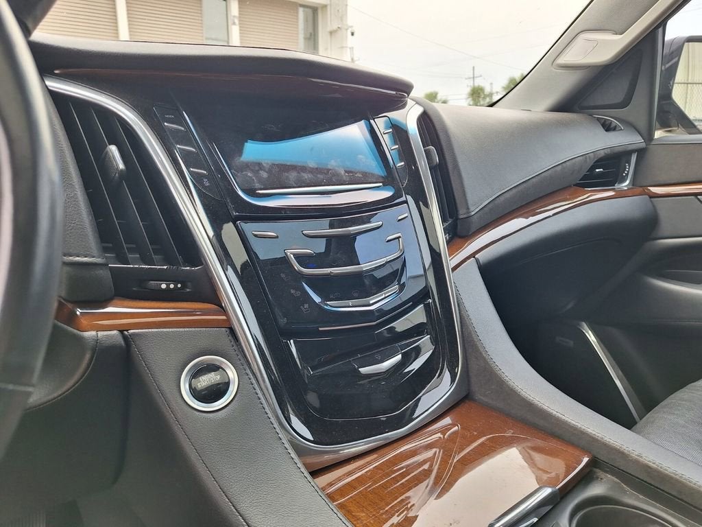 2017 Cadillac Escalade Luxury