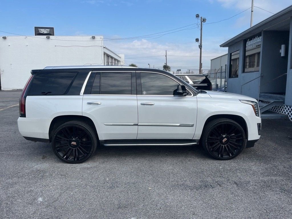 2016 Cadillac Escalade Luxury Collection