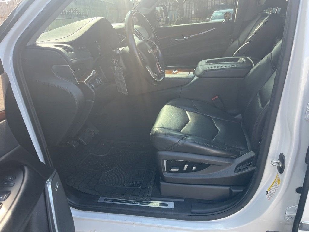 2016 Cadillac Escalade Luxury Collection