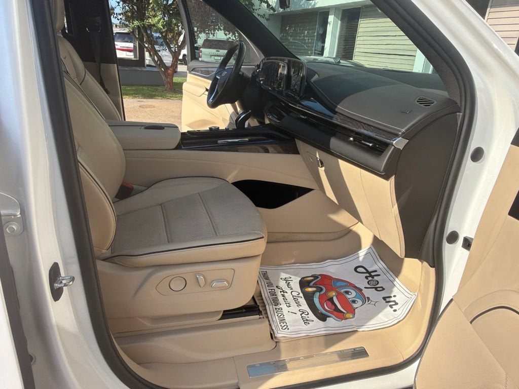 2022 Cadillac Escalade ESV Premium Luxury