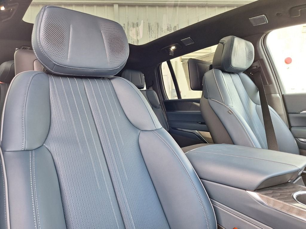 2025 Cadillac ESCALADE IQ Luxury 2