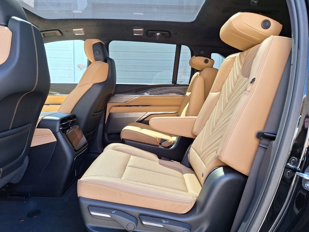 2025 Cadillac ESCALADE IQ Luxury 2