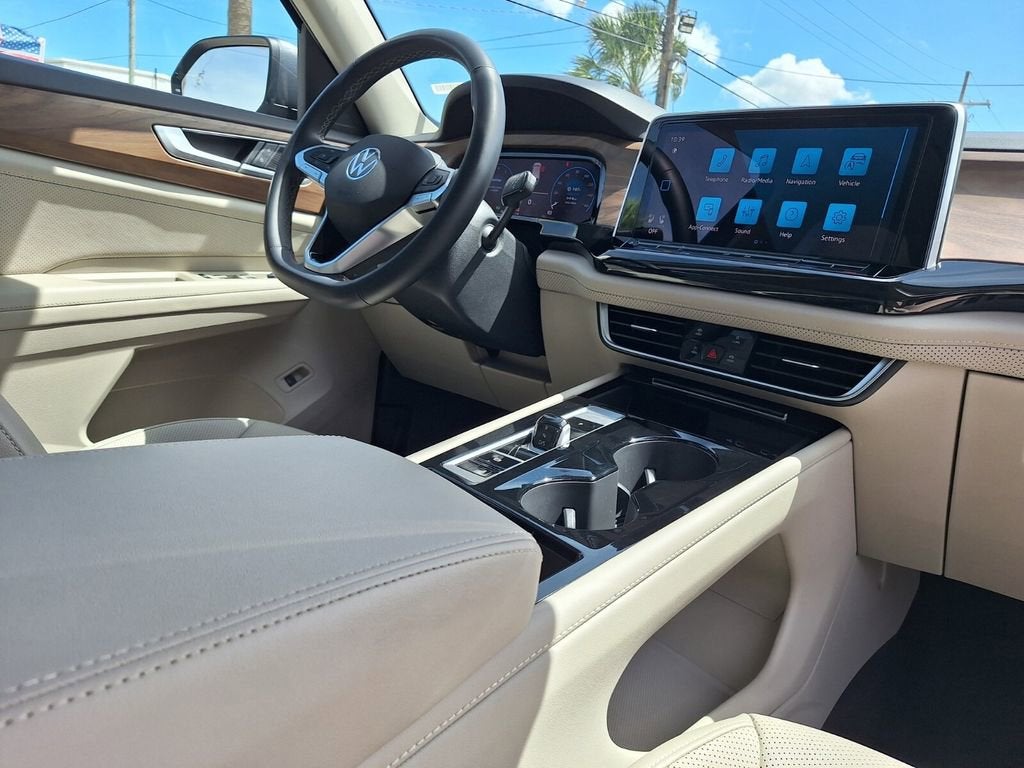 2025 Volkswagen Atlas 2.0T SE w/Technology