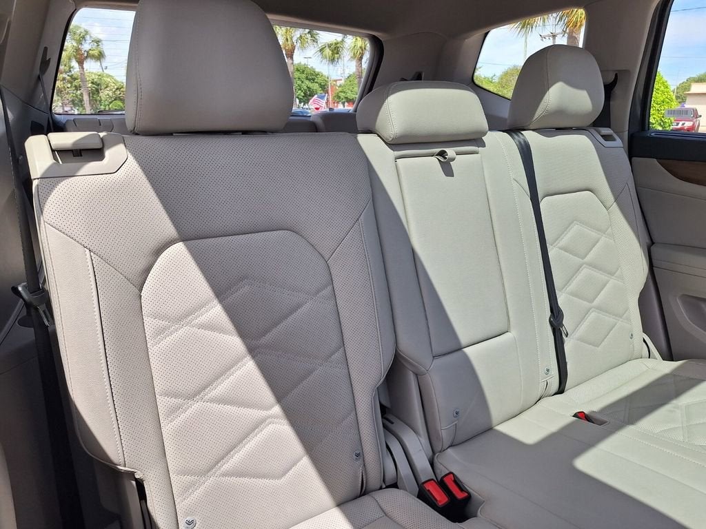 2025 Volkswagen Atlas 2.0T SE w/Technology