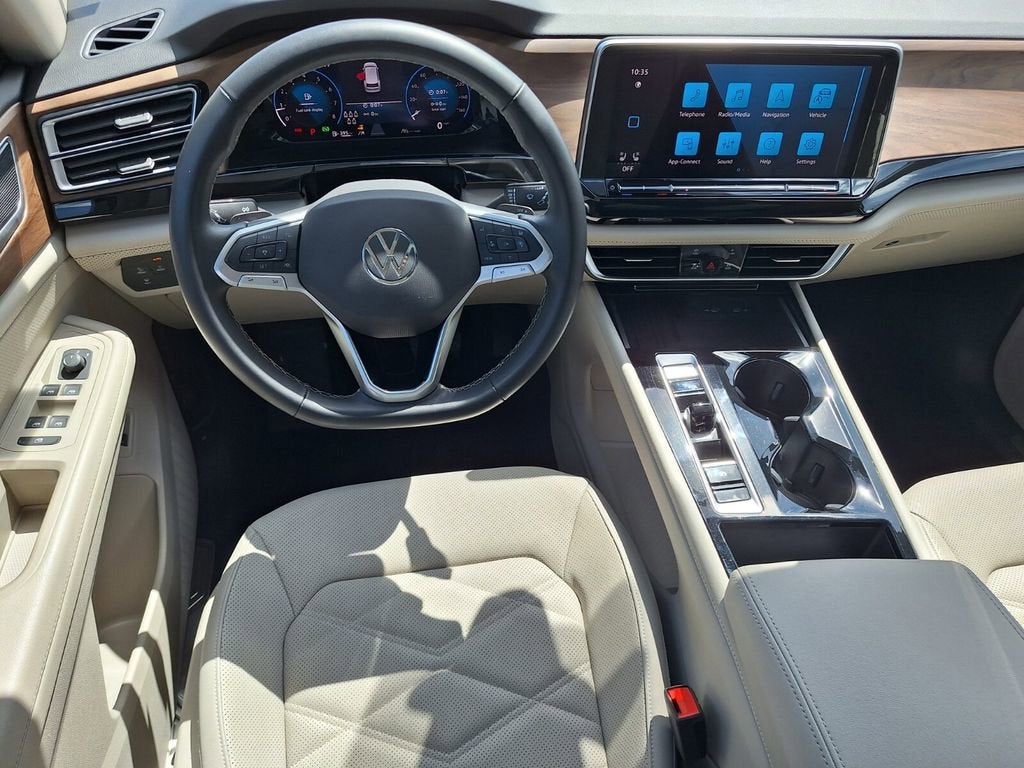 2025 Volkswagen Atlas 2.0T SE w/Technology