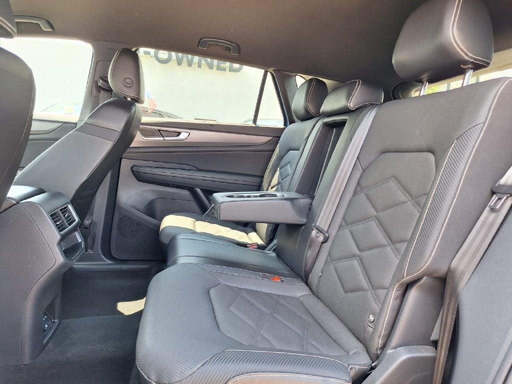2024 Volkswagen Atlas Cross Sport 2.0T SE w/Technology
