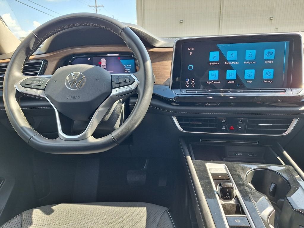 2024 Volkswagen Atlas 2.0T SE w/Technology