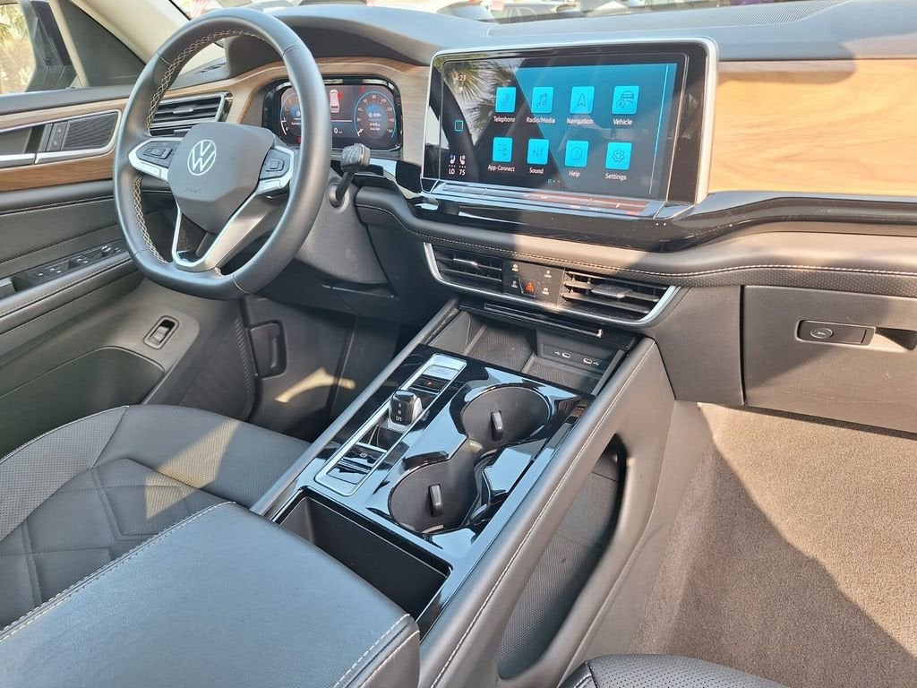 2024 Volkswagen Atlas 2.0T SE w/Technology