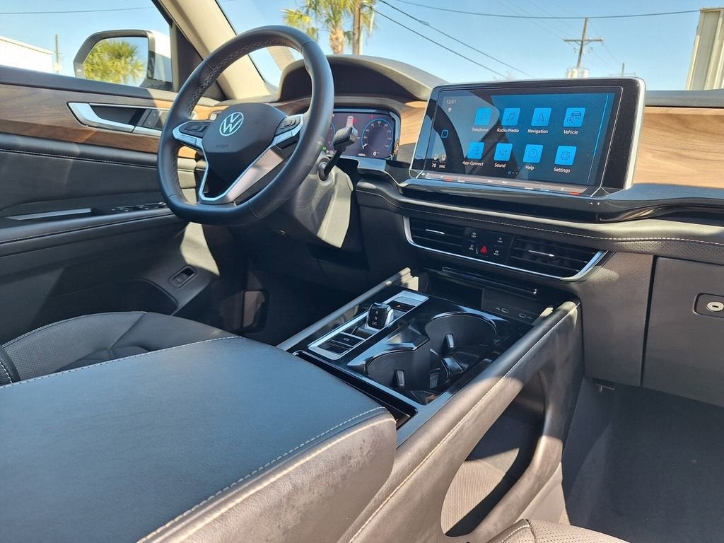 2024 Volkswagen Atlas 2.0T SE w/Technology