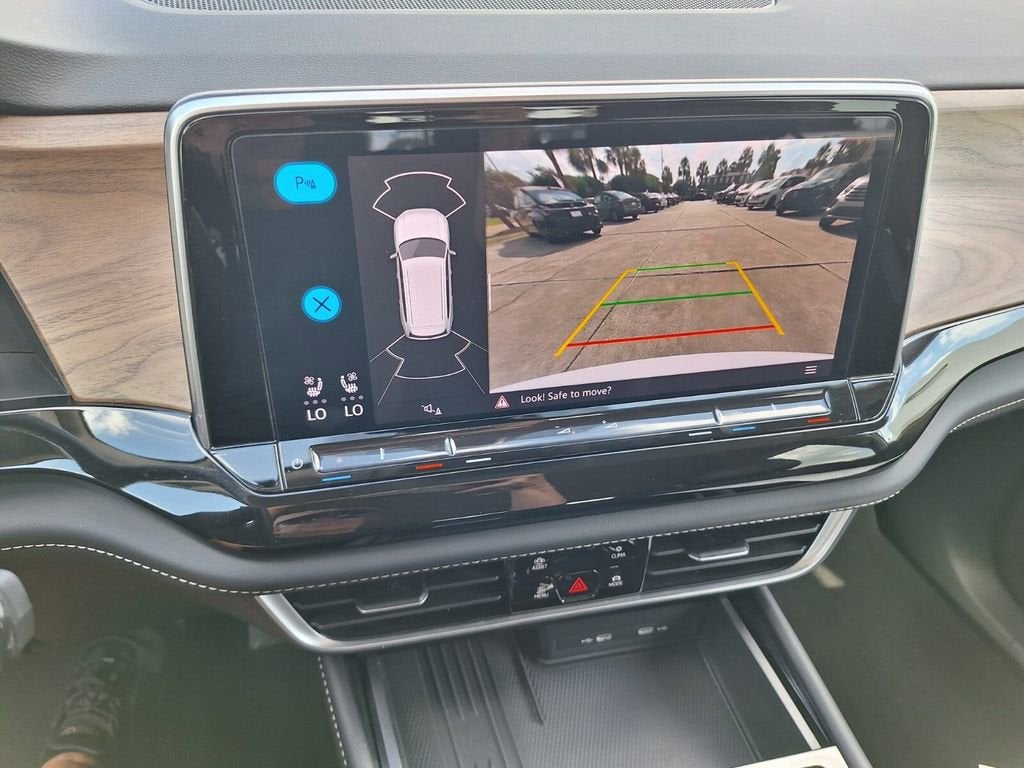 2025 Volkswagen Atlas 2.0T SE w/Technology
