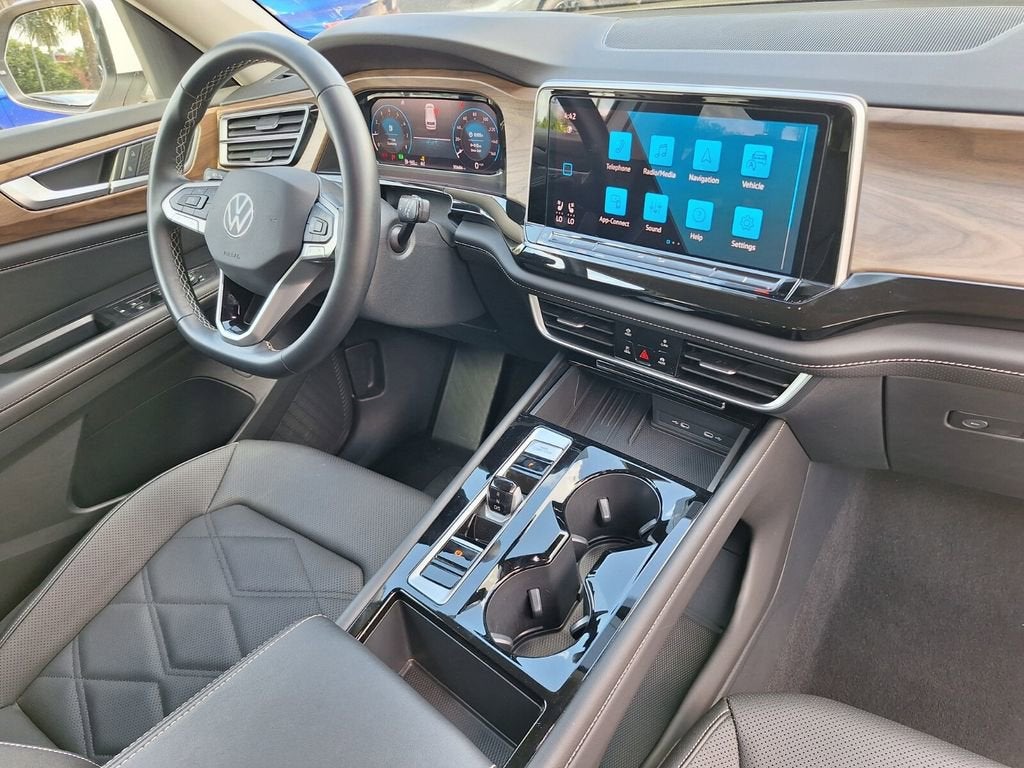 2025 Volkswagen Atlas 2.0T SE w/Technology