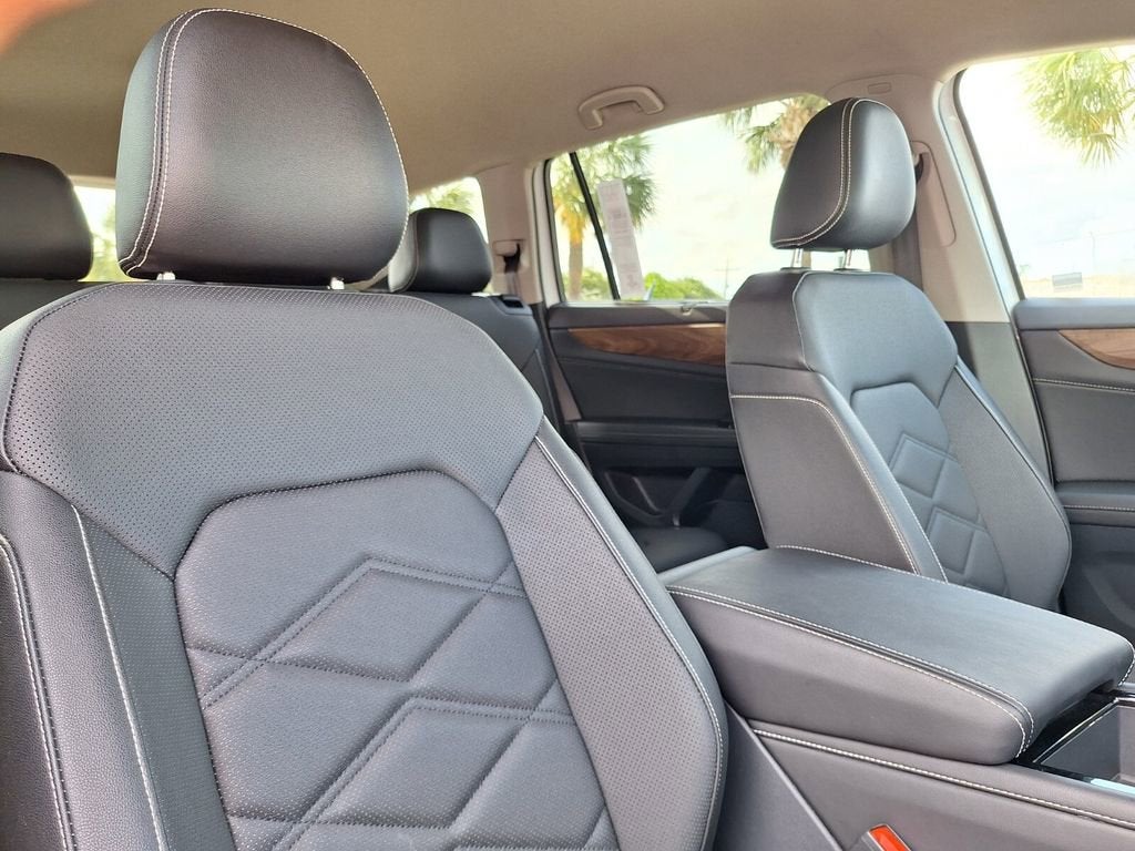 2025 Volkswagen Atlas 2.0T SE w/Technology