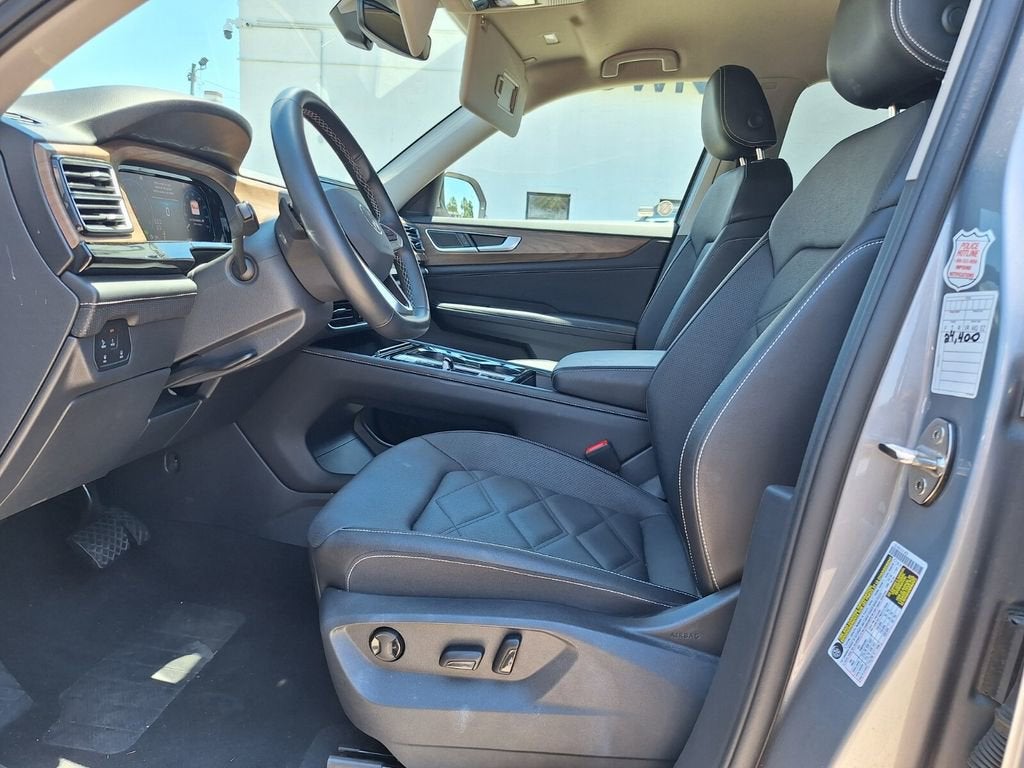 2025 Volkswagen Atlas 2.0T SE w/Technology