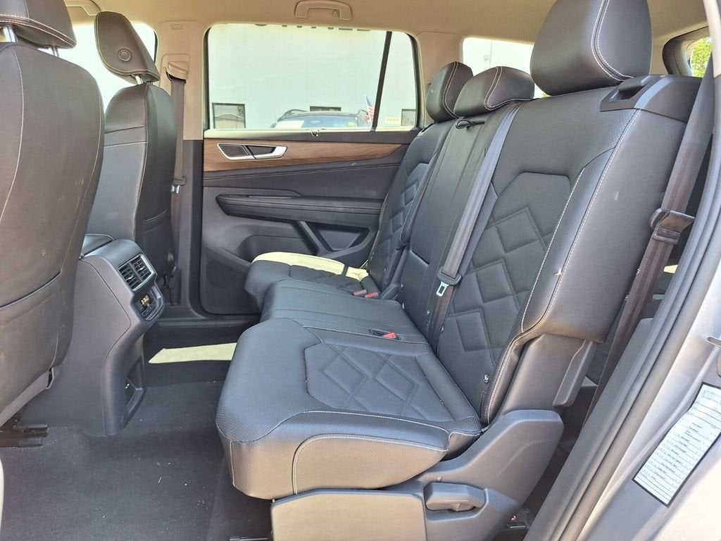 2025 Volkswagen Atlas 2.0T SE w/Technology