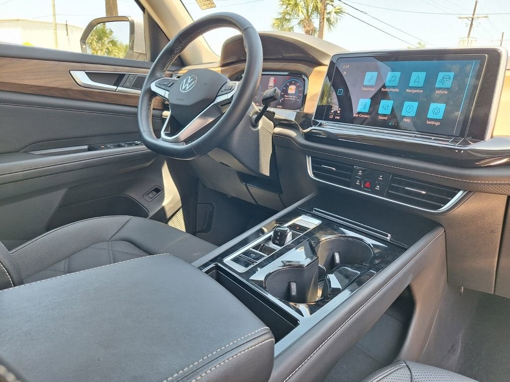 2025 Volkswagen Atlas 2.0T SE w/Technology