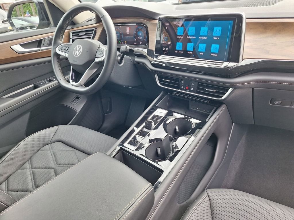 2025 Volkswagen Atlas 2.0T SE w/Technology