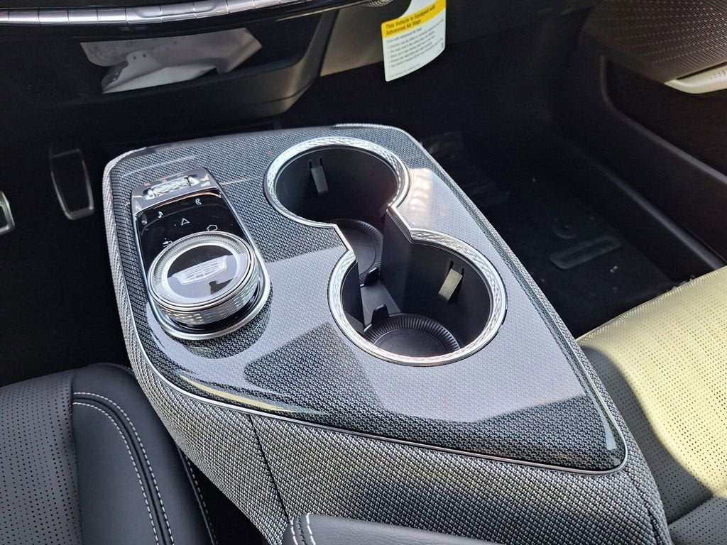 2025 Cadillac OPTIQ Luxury 2