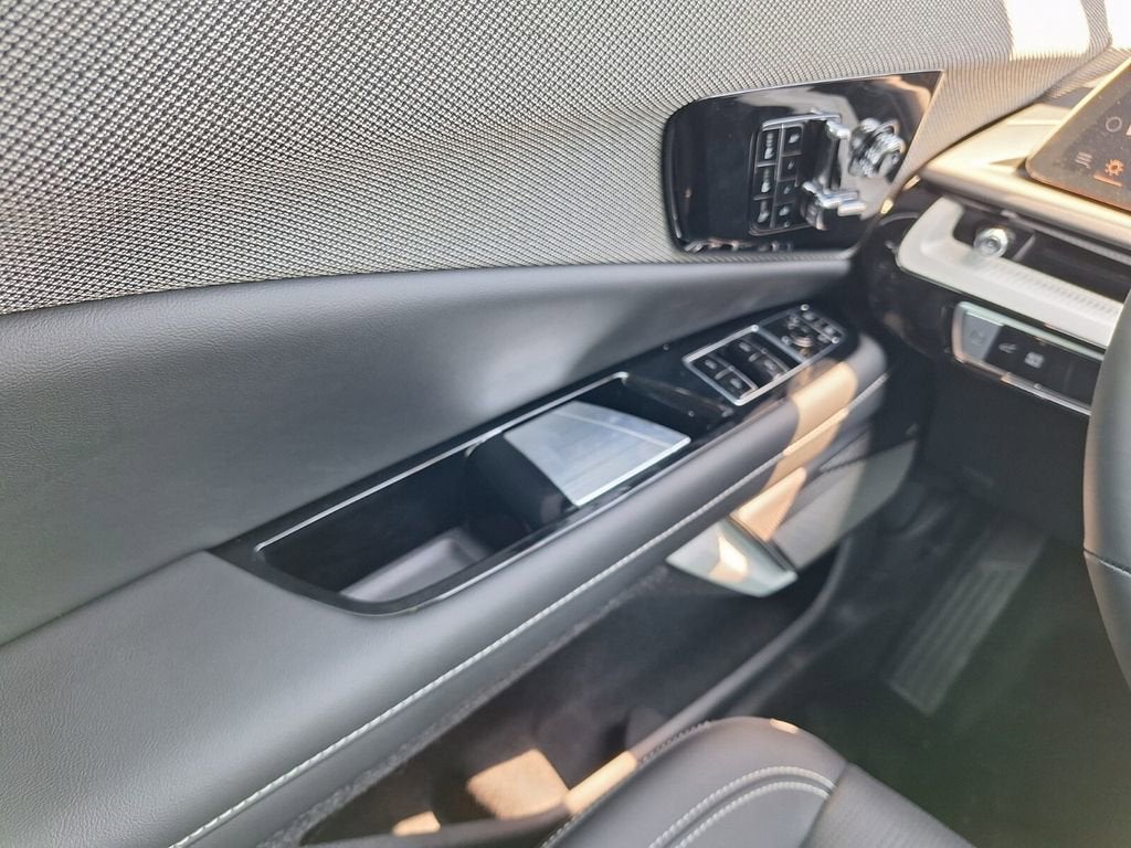 2025 Cadillac OPTIQ Luxury 2