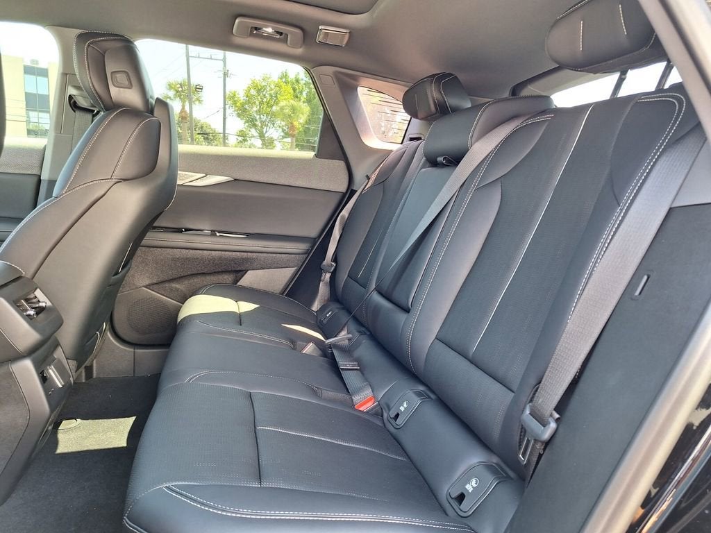 2025 Cadillac OPTIQ Luxury 2