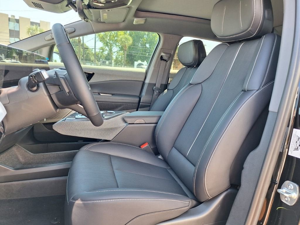 2025 Cadillac OPTIQ Luxury 2