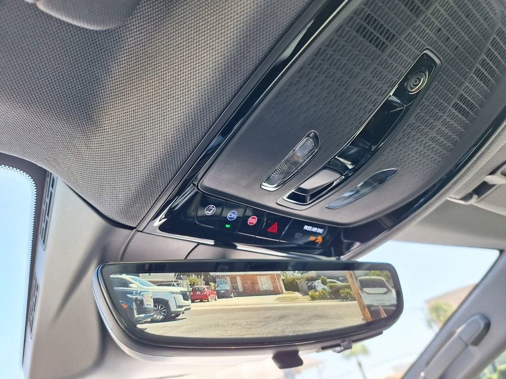 2025 Cadillac OPTIQ Luxury 2