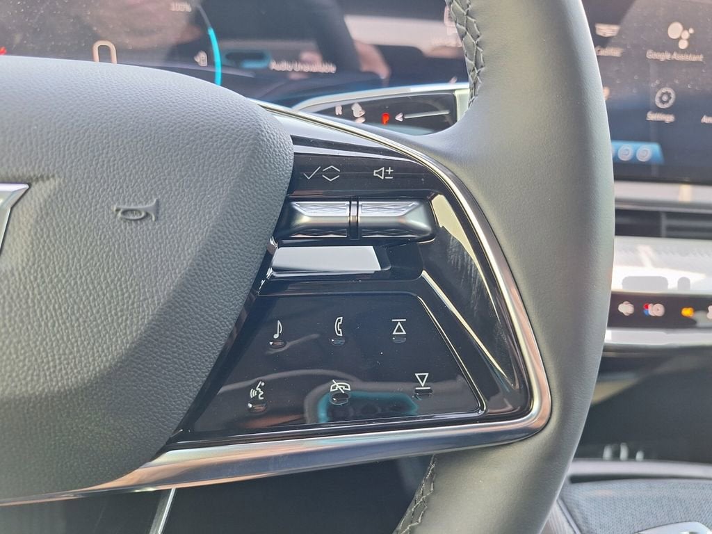 2025 Cadillac OPTIQ Luxury 2