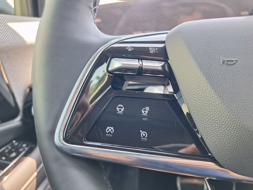 2025 Cadillac OPTIQ Luxury 2