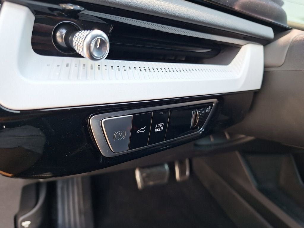 2025 Cadillac OPTIQ Luxury 2