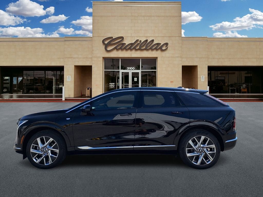 2025 Cadillac OPTIQ Luxury 2