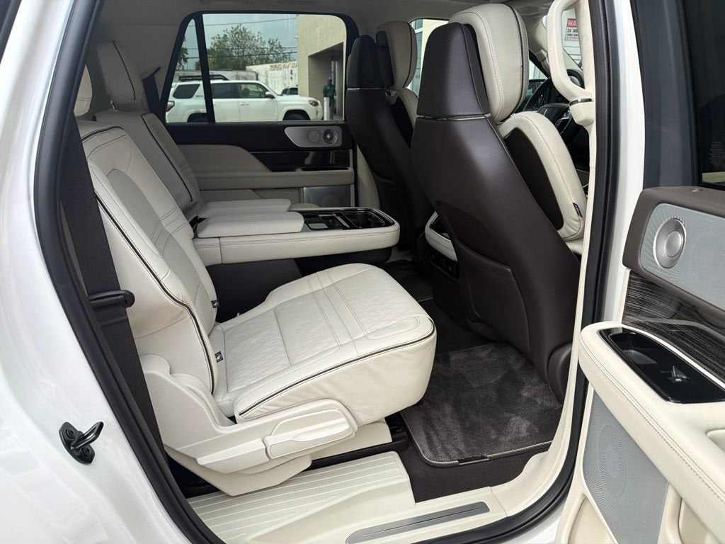 2024 Lincoln Navigator L Black Label