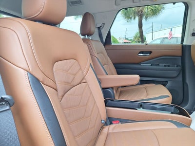 2025 Nissan Pathfinder Platinum