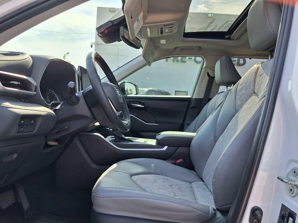 2023 Toyota Highlander Hybrid Bronze Edition
