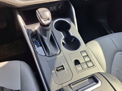 2023 Toyota Highlander Hybrid Bronze Edition