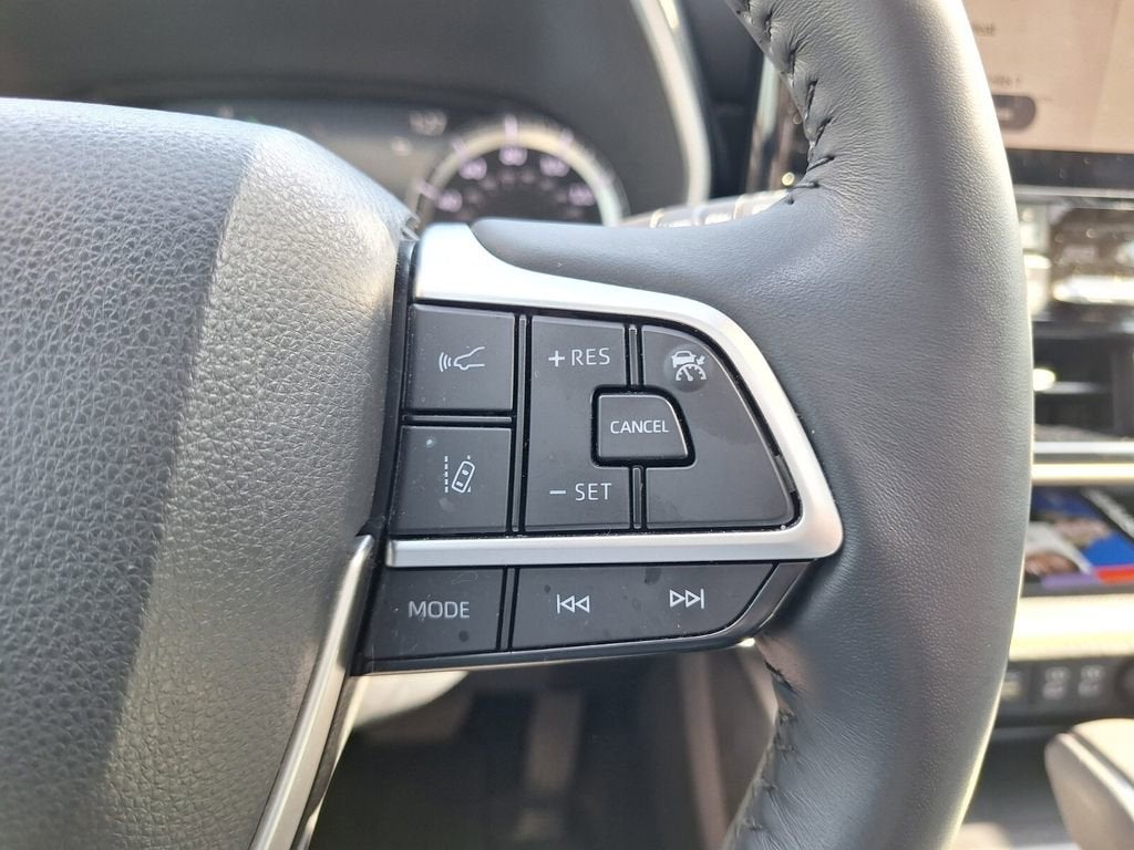 2023 Toyota Highlander Hybrid Bronze Edition