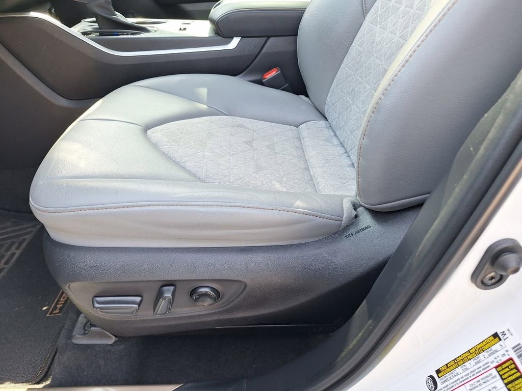 2023 Toyota Highlander Hybrid Bronze Edition