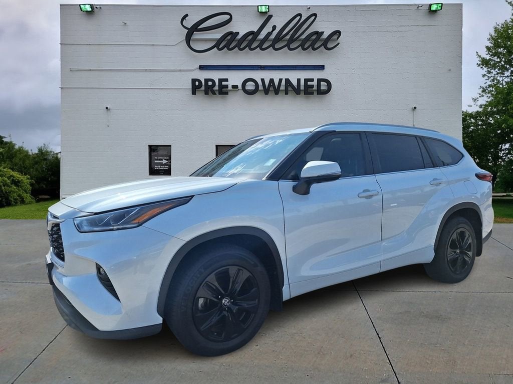 2023 Toyota Highlander Hybrid Bronze Edition