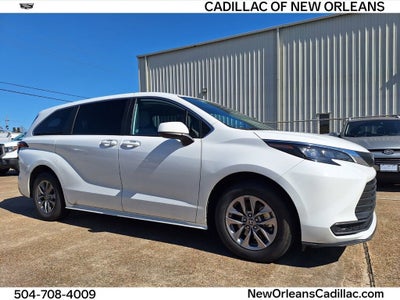 2025 Toyota Sienna LE