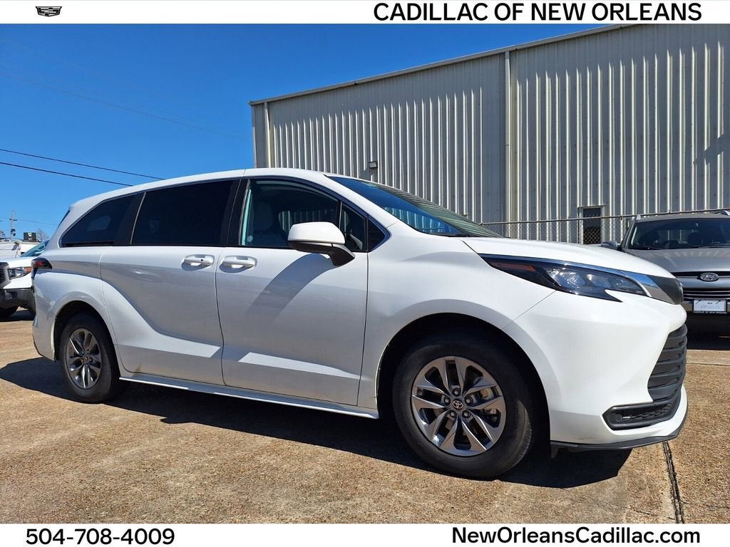 2025 Toyota Sienna LE