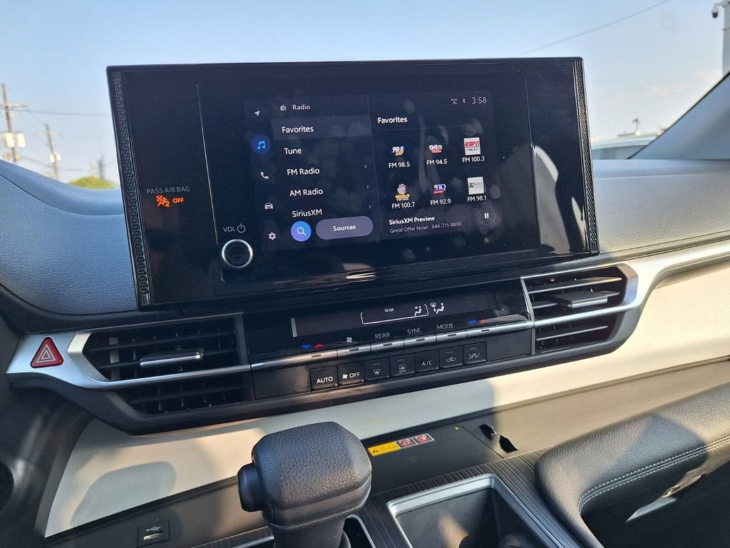 2025 Toyota Sienna LE