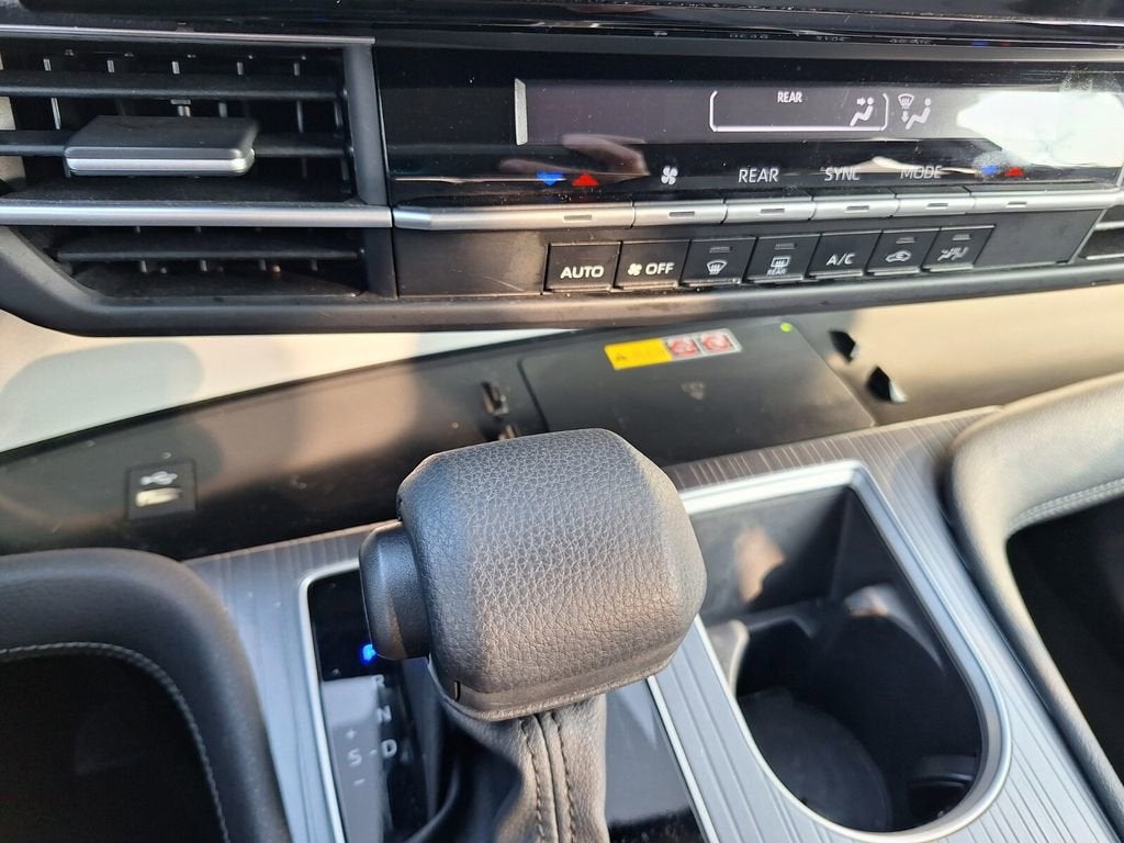 2025 Toyota Sienna LE