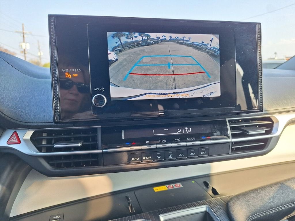 2025 Toyota Sienna LE